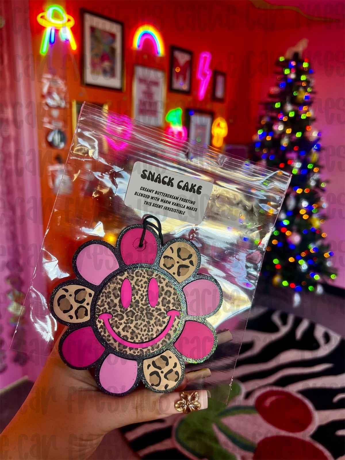 LEOPARD SMILE FLOWER FRESHIE - SNACK CAKE